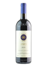 Bottiglia di Sassicaia 2019 Bolgheri DOC, uno dei vini rossi più iconici d'Italia.